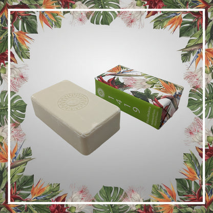 The Ilha da Madeira 1419 – The Atlantic Garden soap by 100ml, a rectangular white bar with Madeira fragrance, is shown beside its floral-patterned box on a background bordered by tropical leaves and flowers.